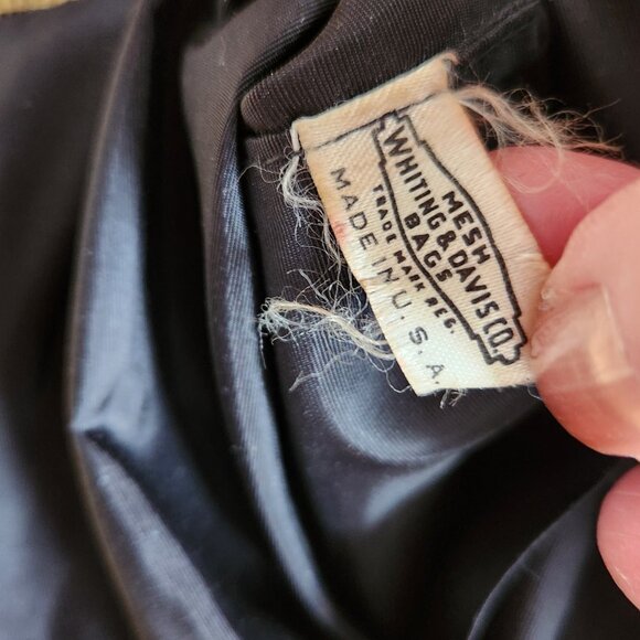 WHITING&DAVIC.CO  VINTAGE BLACK AND GOLD EVENING MESH BAG. - Picture 8 of 9